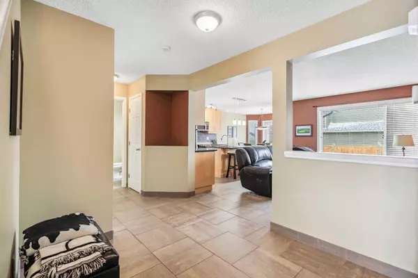 Calgary, AB T3A 6J3,136 Hidden Creek CIR NW