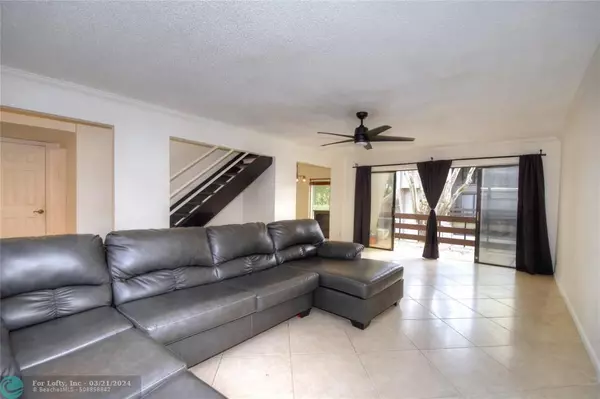 Boca Raton, FL 33487,149 NW 70th St  #305C