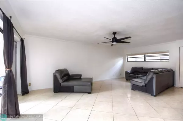 Boca Raton, FL 33487,149 NW 70th St  #305C