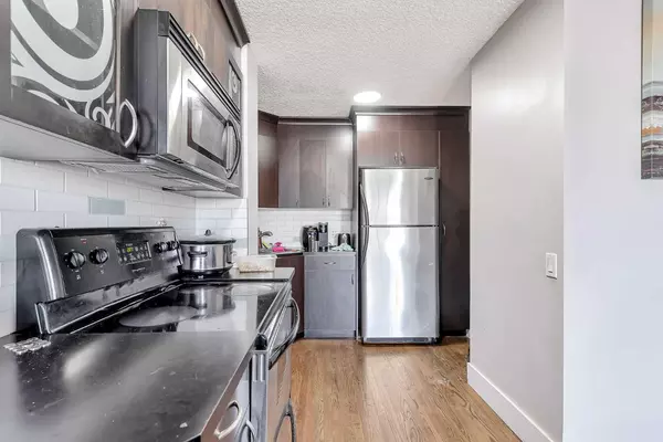 Calgary, AB T3C0Z8,1530 16 AVE SW #305