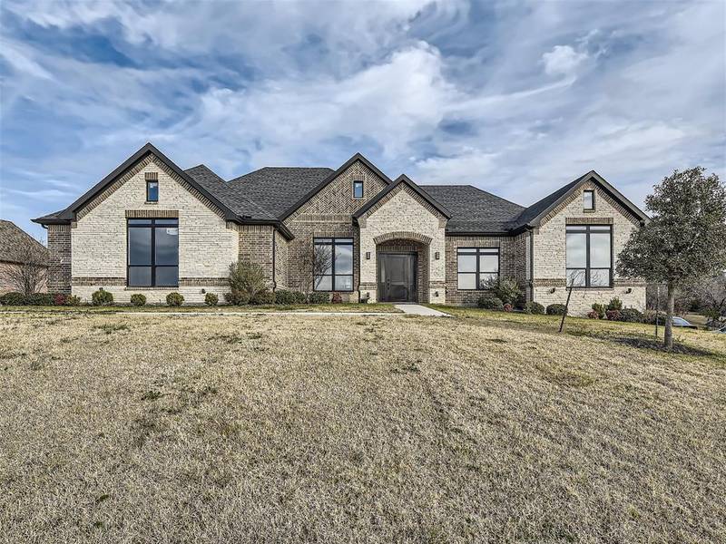 819 Bentwater Parkway, Grand Prairie, TX 75104