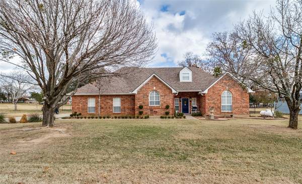 119 San Chez Drive, Lake Kiowa, TX 76240