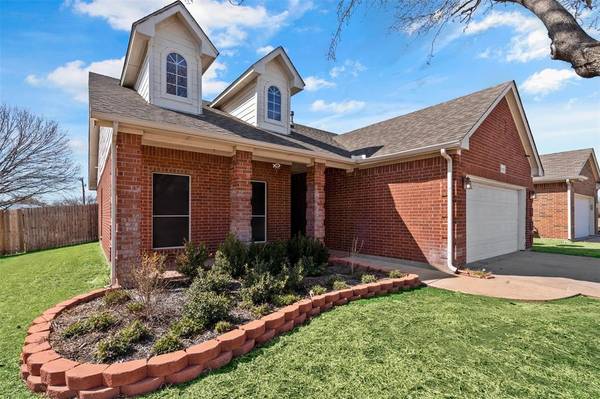 5913 Ozark Drive, Fort Worth, TX 76131