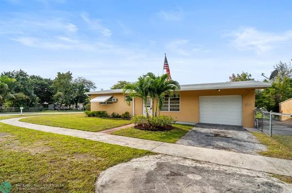 6135 CALL St,  Hollywood,  FL 33024