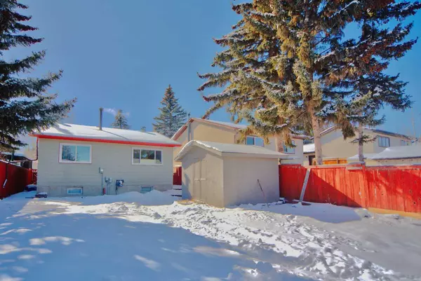 Calgary, AB T2B 2V3,36 Erin Croft PL SE