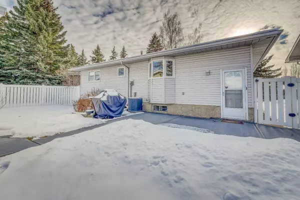 Calgary, AB T2L 1Z4,5694 Brenner CRES NW