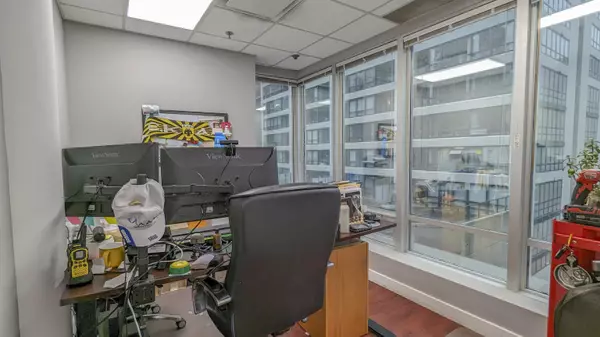 Vancouver, BC V6Z 2R4,970 BURRARD ST #239