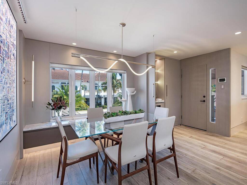 Naples, FL 34102,295 5th AVE S