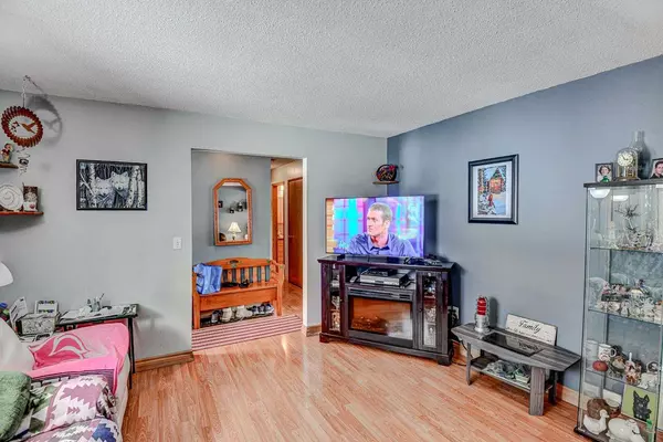 Calgary, AB T2A 4M7,727 Madeira DR NE