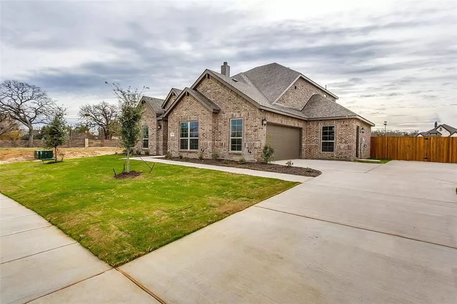 1909 Silver Falls Drive, Burleson, TX 76028