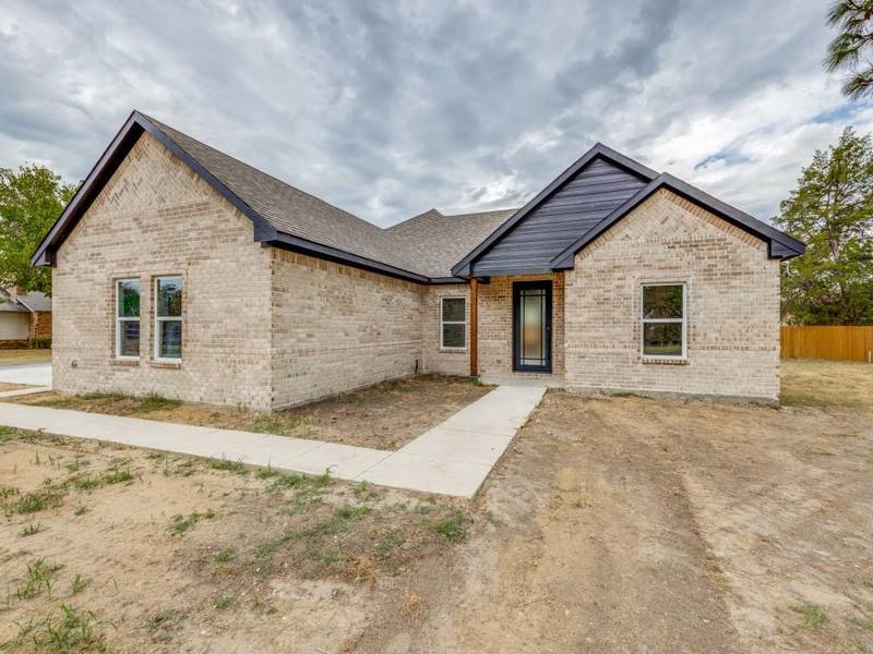 111 Church Circle, Ennis, TX 75119