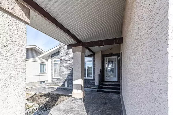 Calgary, AB T2A 5M9,928 Maitland WAY NE