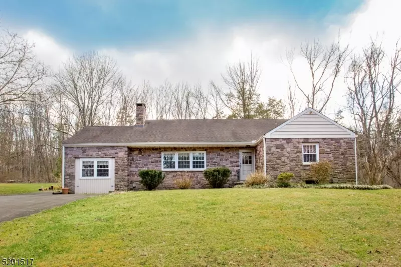 7 Cedar Crst, West Amwell Twp., NJ 08530