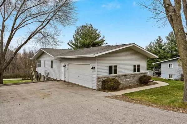 Solon, IA 52333,129 Oreole Dr NE