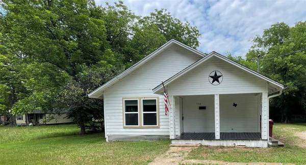 1102 S 6th Street,  Bonham,  TX 75418