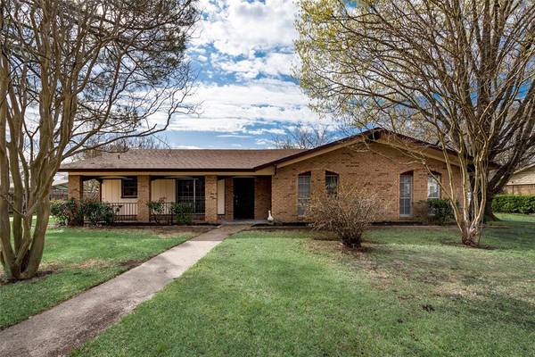 604 Cooper Street,  Ennis,  TX 75119