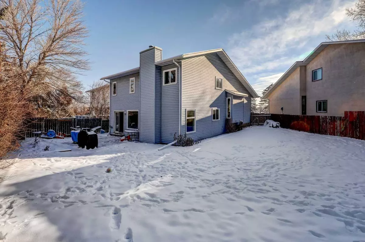 Calgary, AB T3L1N2,39 Scenic cove CT NW