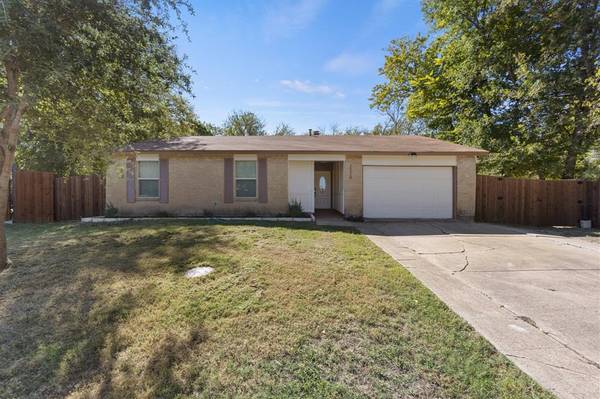 2338 Quail Hollow Drive,  Grand Prairie,  TX 75051