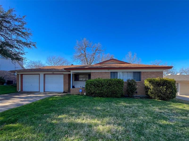 204 Vernon Castle Avenue, Benbrook, TX 76126