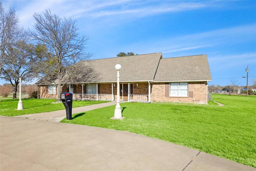 925 S Nolan River Road, Cleburne, TX 76033