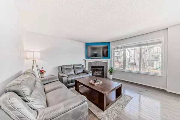 Calgary, AB T2Z 4L6,91 Copperfield CRES SE