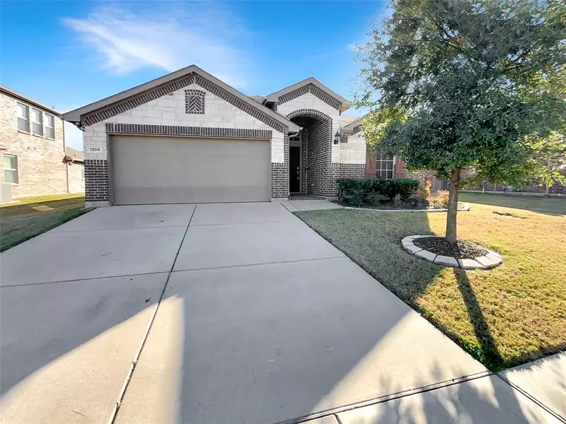 1304 Foxglove Lane, Burleson, TX 76028