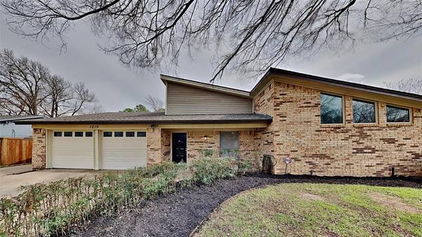 1210 Meadowview Drive, Euless, TX 76039