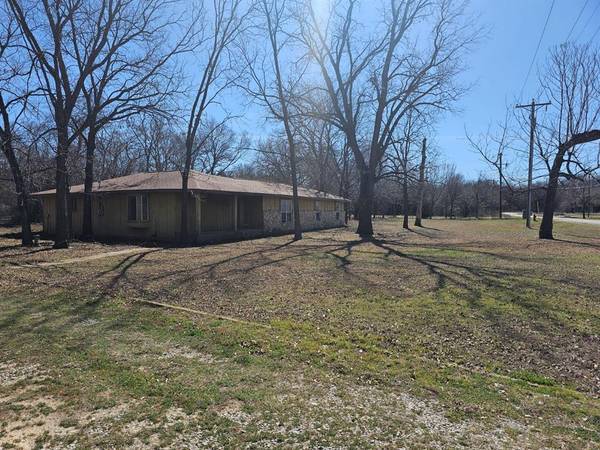 233 S Spring Branch Trail, Springtown, TX 76082