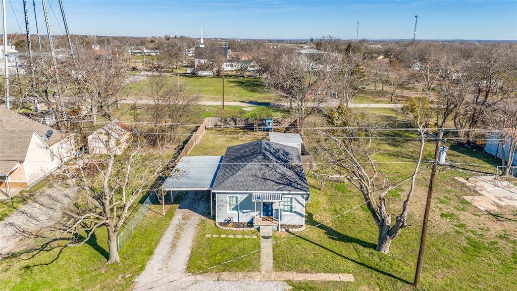 118 E Saunders Street, Trenton, TX 75490