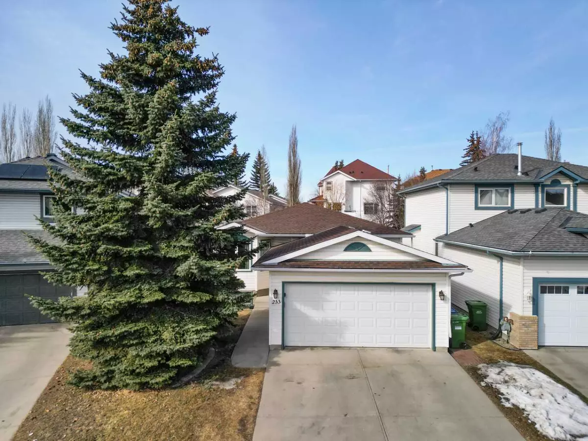 Calgary, AB T3L 1Y5,233 Scenic View Close NW