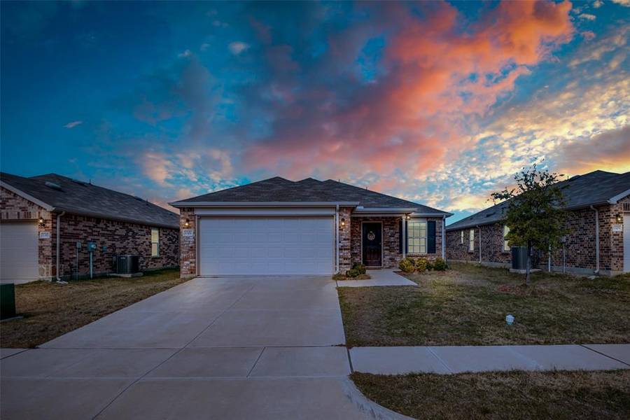 1321 Waggoner Drive, Aubrey, TX 76227