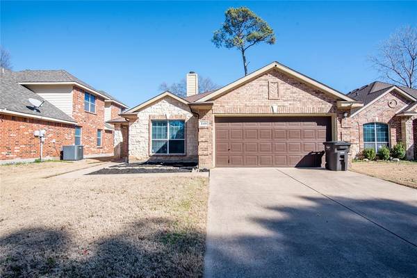 549 Cross Ridge Circle N,  Fort Worth,  TX 76120