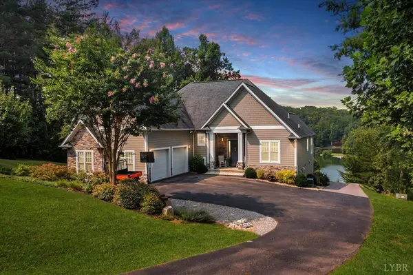 1227 Moon Ridge LN, Goodview, VA 24095