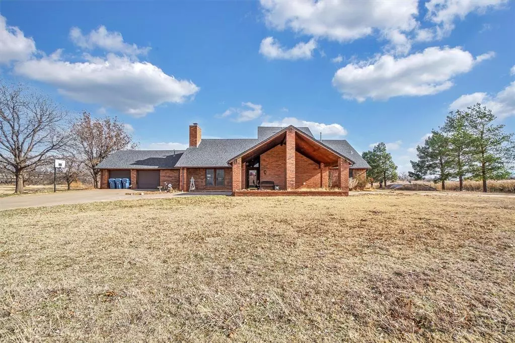 Cordell, OK 73632,1 Holly Lane