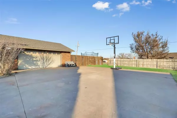 Cordell, OK 73632,133 W Quail Drive