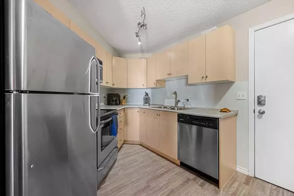 Calgary, AB T3K 0M1,60 Panatella ST NW #1313