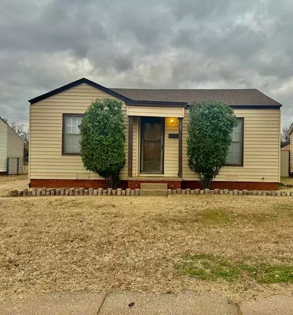 522 S 11th Street, Clinton, OK 73601