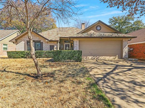 2704 Knoll Trail, Euless, TX 76039