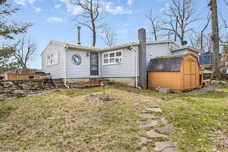 331 Squaw Trl, Hopatcong Boro, NJ 07821