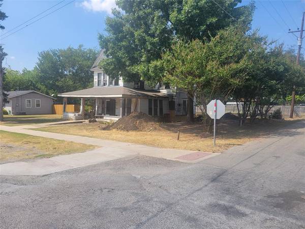 Whitewright, TX 75491,326 E Grand Street