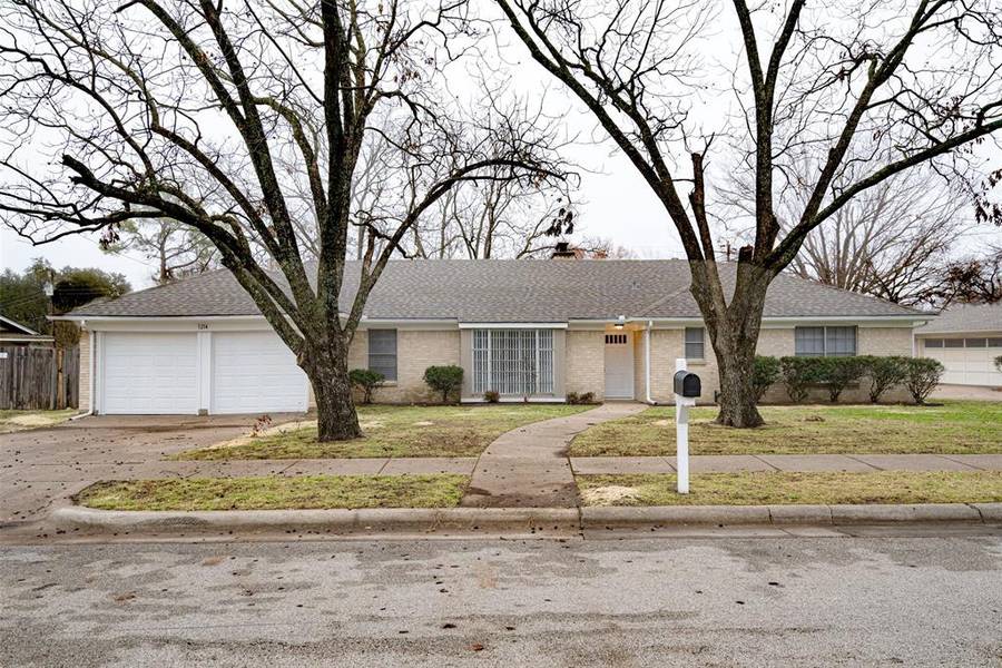 1214 Crestridge Street, Ennis, TX 75119