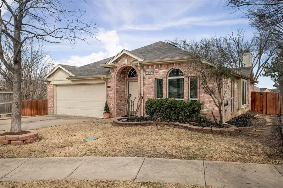 2057 Candlewood Circle, Lewisville, TX 75067