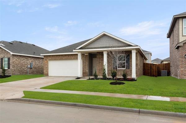 8244 Stovepipe Drive, Fort Worth, TX 76179