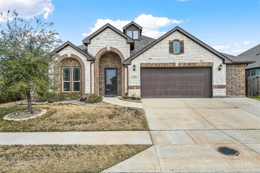 1613 Silver Lane, Aubrey, TX 76227