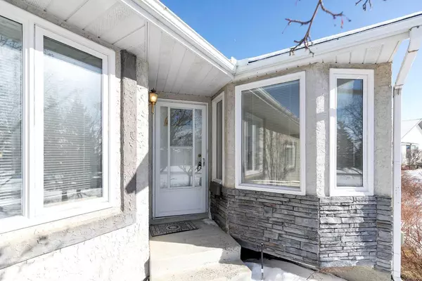 Calgary, AB T3H 3W5,318 Arbour Cliff Close NW