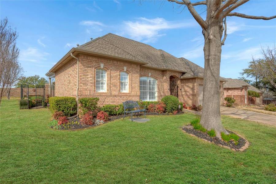 4706 Village Oak Drive, Arlington, TX 76017