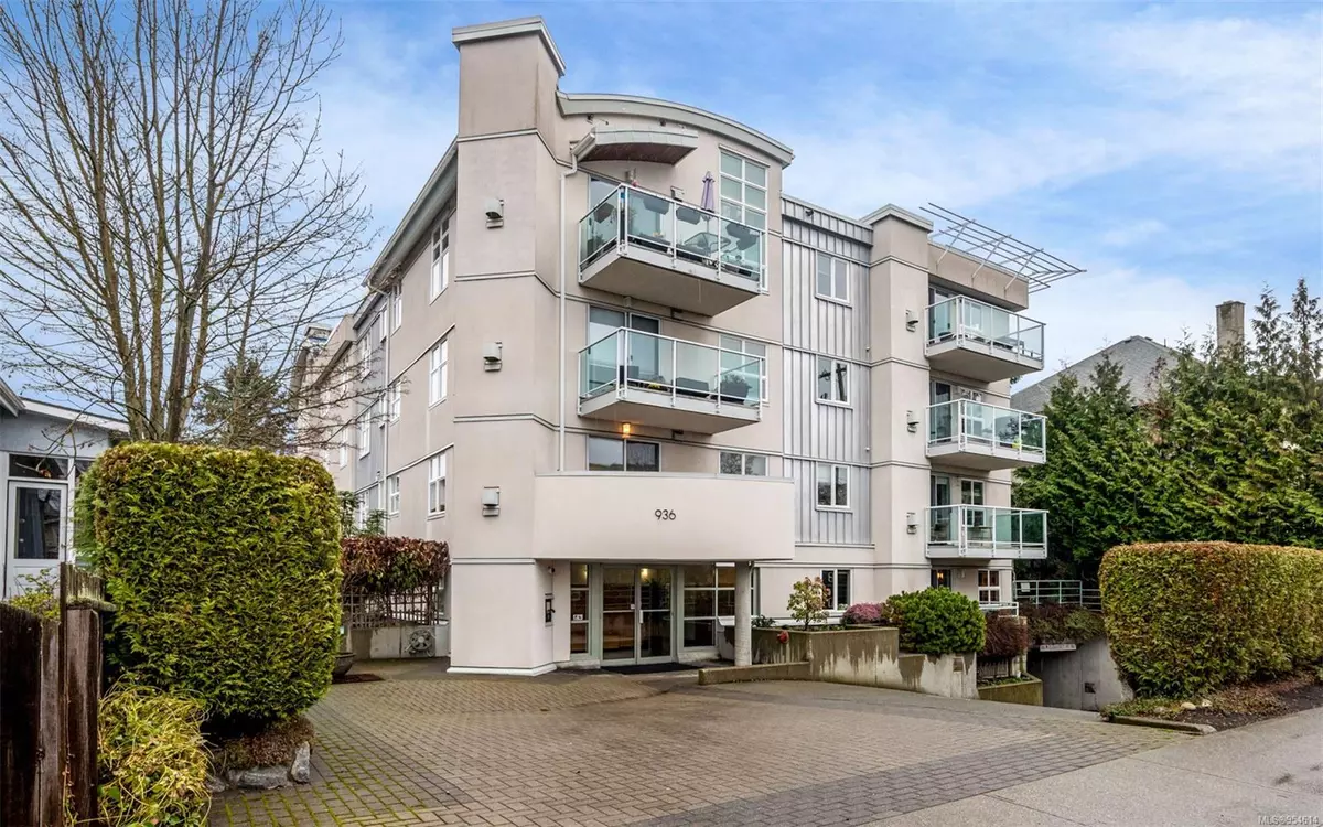 Victoria, BC V8V 3A4,936 Fairfield Rd #205