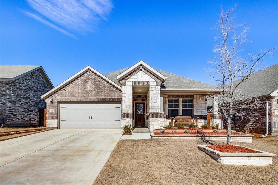 229 Briarwood Lane, Lake Dallas, TX 75065