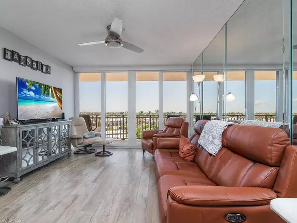 Marco Island, FL 34145,180 Seaview CT 612