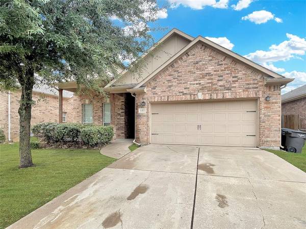 640 Hidden Dale Drive, Fort Worth, TX 76140